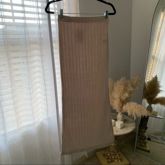 L’acadamie x Revolve Maxi Skirt - Picture 2 of 3